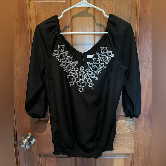 EUC White House black market size small black, and white embroidered top - Picture 2 of 5